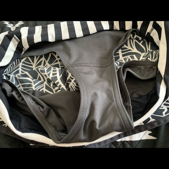 Lululemon shorts with liner - Picture 3 of 3